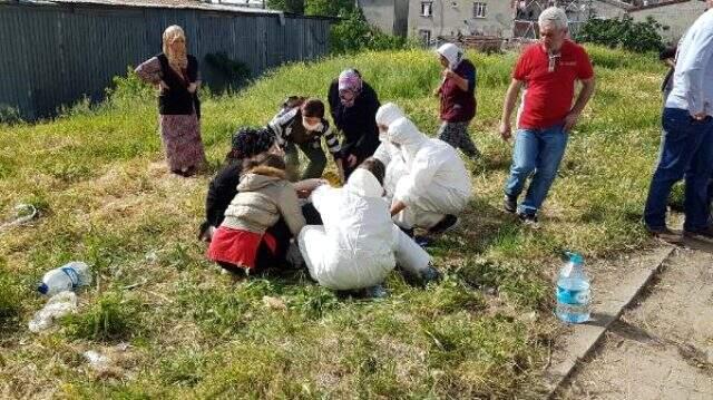 Avcılar'da bir kişi sokak ortasında karısını çeşitli yerlerinden bıçakladı