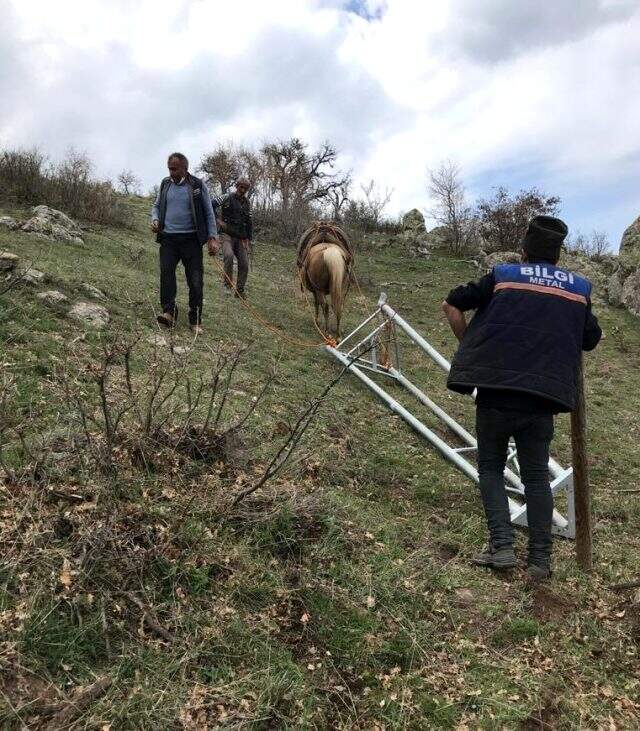 Gidemedikleri köylerine kamera yerleştirip özlem gideriyorlar Gidemedikleri köylerine kamera yerleştirip özlem gideriyorlar