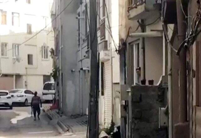 Sokağa çıkma kısıtlamasında bir kişi tüfekle ağır yaralandı! O anlar saniye saniye kaydedildi Sokağa çıkma kısıtlamasında bir kişi tüfekle ağır yaralandı! O anlar saniye saniye kaydedildi