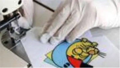 Maskeler çocuklar için çizgi film karikatürlerine büründü