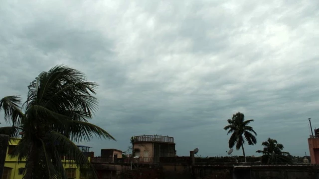 Hindistan ve Bangladeş'te fırtına alarmı! 2 milyon insan tahliye edilmeyi bekliyor