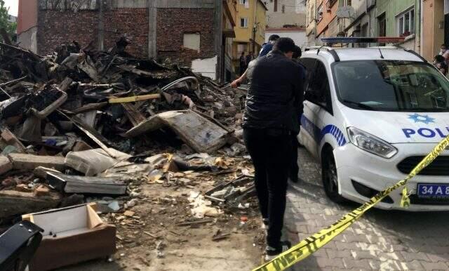 Beyoğlu'nda iki ay önce yanan binada yanmış kafatası bulundu