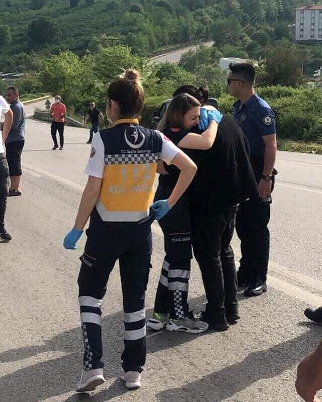 Kardeşinin kaza yaptığını gören sağlık personeli gözyaşlarına hakim olamadı