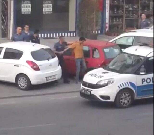 İngiliz bayrağı baskılı havlu asması nedeniyle gözaltına alınan şahıs serbest bırakıldı İngiliz bayrağı baskılı havlu asması nedeniyle gözaltına alınan şahıs serbest bırakıldı