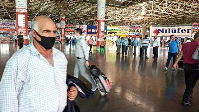 65 yaş üstü vatandaşlara seyahat izni verilmesiyle terminallerde yolcu kapma yarışı başladı