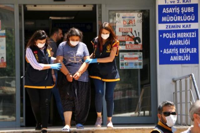 Oğlunu boğazını keserek öldüren annenin cevabı kan dondurdu: Fazla acı çekmesin diye öldürdüm, pişmanım Oğlunu boğazını keserek öldüren annenin cevabı kan dondurdu: Fazla acı çekmesin diye öldürdüm, pişmanım