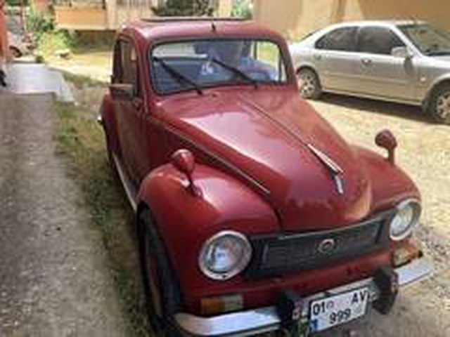 Deposu 5 litre yakıt alıyor! Gözü gibi baktığı 1951 model Topolino'yu gören hayran kalıyor