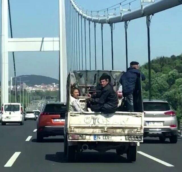 5 çocuğun kamyonet kasasındaki yolculuğu tehlikeli yolculuğu kamerada 5 çocuğun kamyonet kasasındaki yolculuğu tehlikeli yolculuğu kamerada