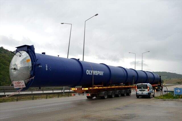 40 metrelik fırın ünitesi İskenderun'dan Samsun'a tırla 5 günde getirildi 40 metrelik fırın ünitesi İskenderun'dan Samsun'a tırla 5 günde getirildi