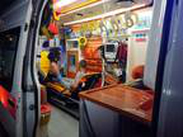 Kadıköy'de 'kız meselesi' kanlı bitti: 4 yaralı Kadıköy'de 'kız meselesi' kanlı bitti: 4 yaralı