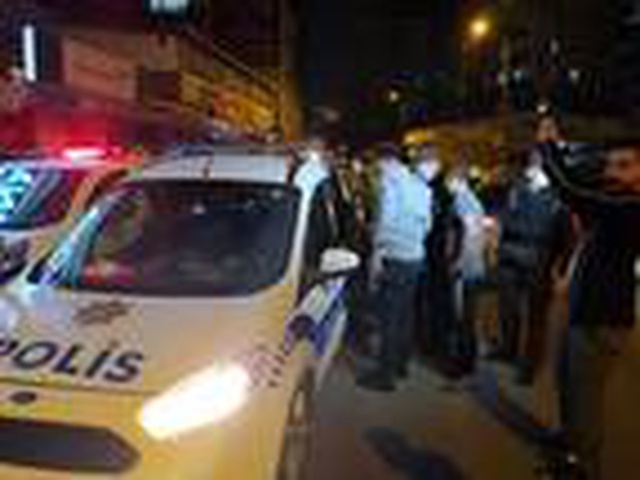 Kadıköy'de 'kız meselesi' kanlı bitti: 4 yaralı Kadıköy'de 'kız meselesi' kanlı bitti: 4 yaralı