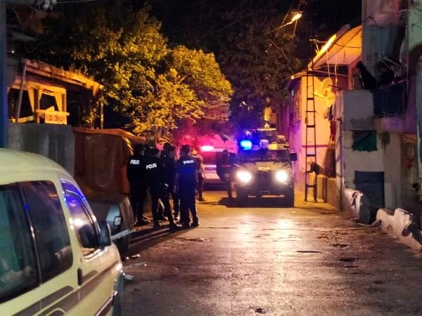 Kadıköy'de 'kız meselesi' kanlı bitti: 4 yaralı