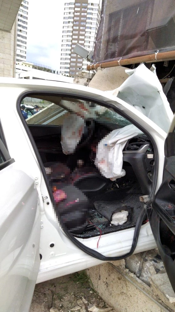 Ankara'da jandarmadan kaçan araç şehrin giriş kapısına ok gibi saplandı: 1 kişi öldü