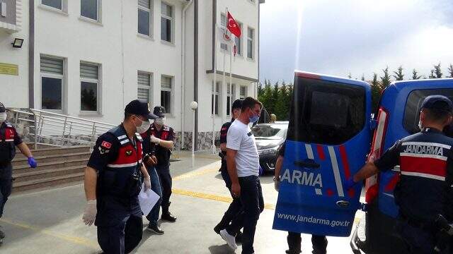 Cenaze aracını çalıp uyuşturucu taşıyan zanlıdan pes dedirten savunma: 6-7 ay idare etsin diye aldım Cenaze aracını çalıp uyuşturucu taşıyan zanlıdan pes dedirten savunma: 6-7 ay idare etsin diye aldım