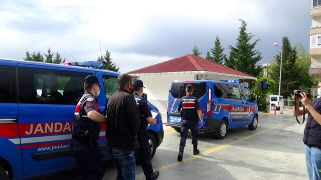 Cenaze aracını çalıp uyuşturucu taşıyan zanlıdan pes dedirten savunma: 6-7 ay idare etsin diye aldım Cenaze aracını çalıp uyuşturucu taşıyan zanlıdan pes dedirten savunma: 6-7 ay idare etsin diye aldım