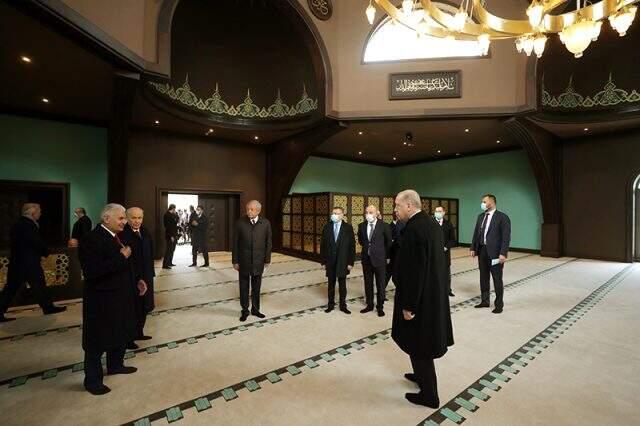 Erdoğan ve Bahçeli, Adnan Menderes'in yargılandığı Yassıada Mahkemesi'ni ziyaret etti