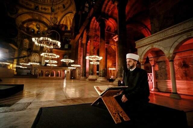 Son Dakika: İstanbul'un Fethi'nin 567. yılında Ayasofya'da Fetih Suresi okundu