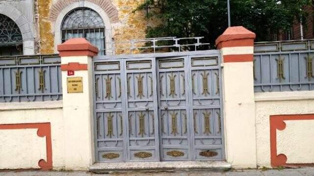 İstanbul'daki kilise haçını söken şüpheli tutuklandı