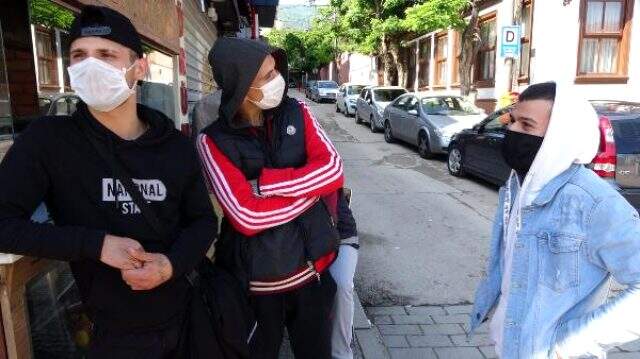 Sokağa çıkma yasağında yakalanan gençler: Kız arkadaşımızın evindeydik, annesi gelince 3. kattan atladık Sokağa çıkma yasağında yakalanan gençler: Kız arkadaşımızın evindeydik, annesi gelince 3. kattan atladık