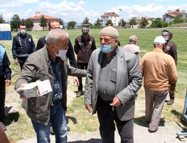 Yaş sınırına takıldığı için cemaatle namaz kılamayan yaşlı adam konuştu