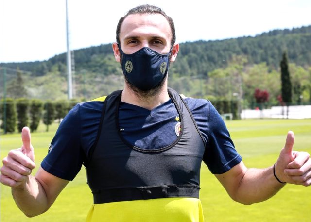 Fenerbahçe, kulüp logolu koruyucu maske satışına başladı