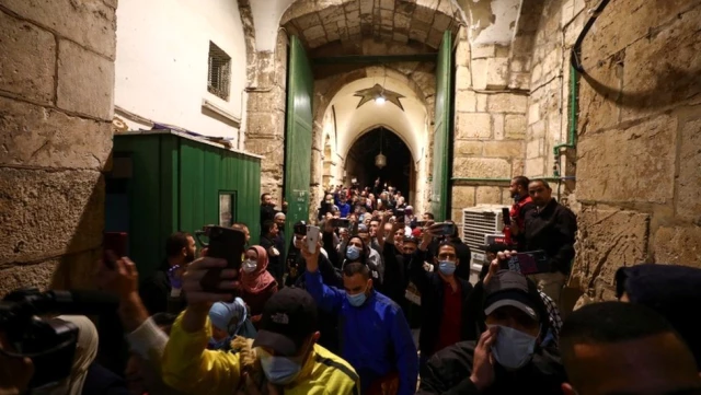 Fotoğraflarla: Mekke, Medine ve Kudüs'te camiler tekrar açıldı