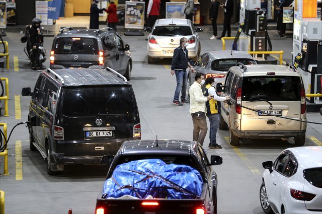 İstanbul'da yasak kalktıktan yarım saat sonra trafik yoğunluğu yüzde 26 oldu