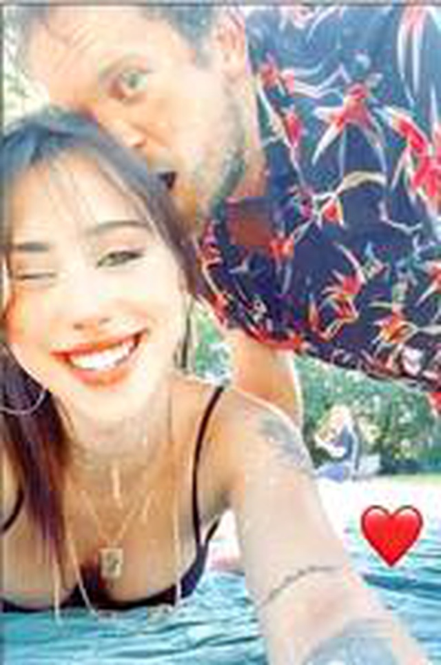 <a class='keyword-sd' href='/zeynep-alkan/' title='Zeynep Alkan'>Zeynep Alkan</a>'dan sahil pozu