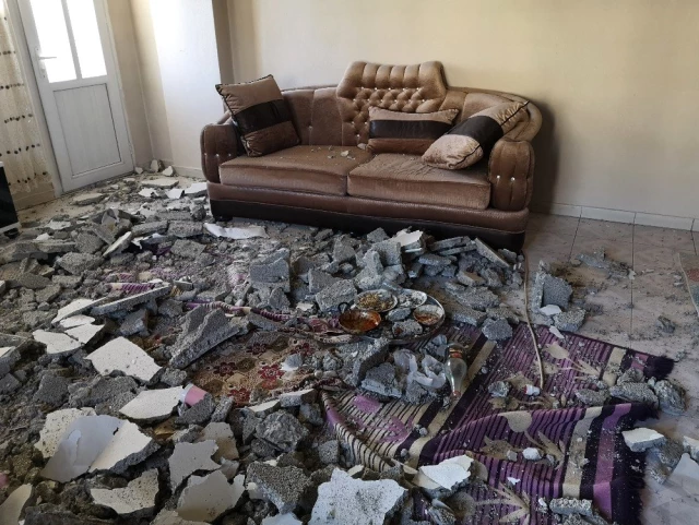 Çocuklar yemek yediği sırada evin tavanı çöktü: 2 yaralı