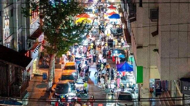 Salgının başladığı Vuhan'da 110 gün sonra hayat normale döndü Salgının başladığı Vuhan'da 110 gün sonra hayat normale döndü