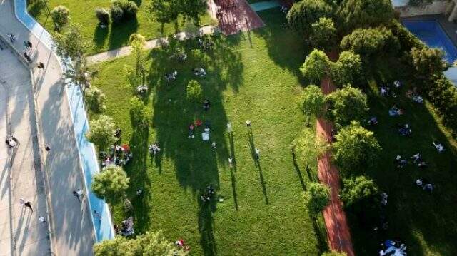 Sosyal mesafenin korunması için Caddebostan Sahili'ne çizilen çemberler silindi Sosyal mesafenin korunması için Caddebostan Sahili'ne çizilen çemberler silindi