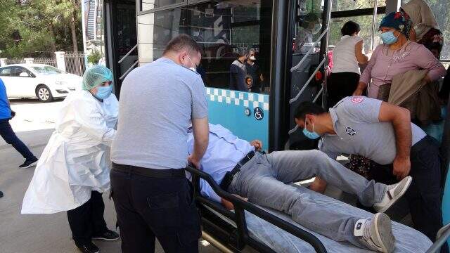 Otobüsteki koronavirüs şüphelisi, hastaneye kaldırıldı; yolcular ise karantinada Otobüsteki koronavirüs şüphelisi, hastaneye kaldırıldı; yolcular ise karantinada