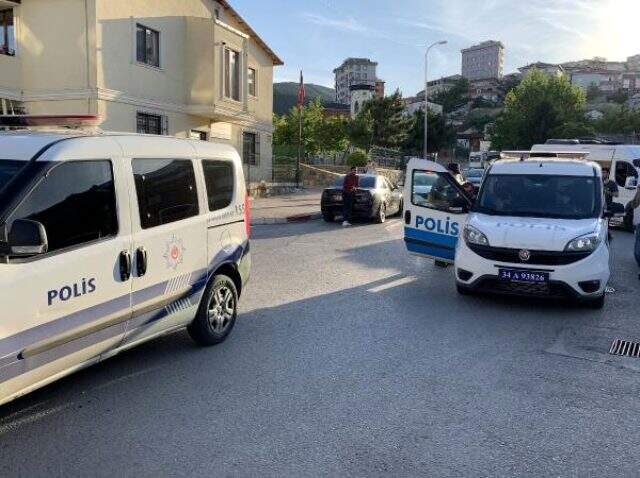 Sultanbeyli'de bir kişi, yol kavgasına tutuştuğu kişiye pompalı tüfekle ateş etti: 1 ölü, 3 yaralı