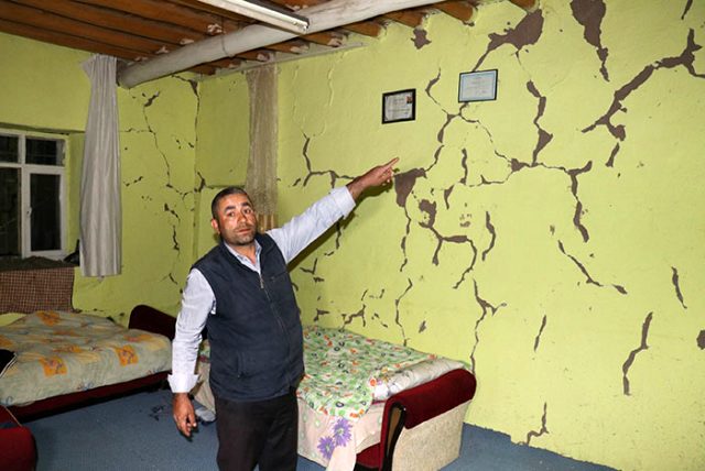 Son Dakika: Malatya'da meydana gelen 5 büyüklüğündeki depremde 20 ev ağır hasar gördü