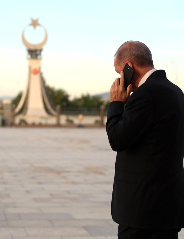 Cumhurbaşkanı Erdoğan, Ankara'daki çalışmalarından fotoğraflar paylaştı