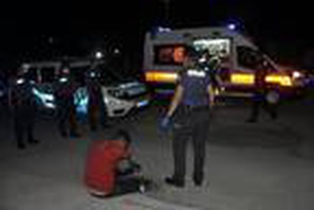 Gençlerin 'eski sevgili' kavgasına aileler karıştı, 4 kişi bıçaklandı