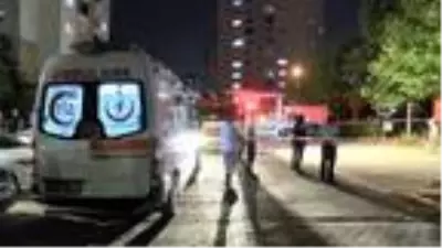 İstanbul'da olaylı gece! Cinnet getiren kadın kocasını bıçakladı, çocuğunu 11'nci kattan atmak istedi İstanbul'da olaylı gece! Cinnet getiren kadın kocasını bıçakladı, çocuğunu 11'nci kattan atmak istedi