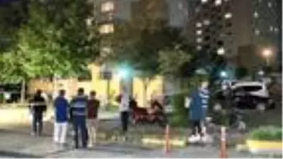 İstanbul'da olaylı gece! Cinnet getiren kadın kocasını bıçakladı, çocuğunu 11'nci kattan atmak istedi İstanbul'da olaylı gece! Cinnet getiren kadın kocasını bıçakladı, çocuğunu 11'nci kattan atmak istedi