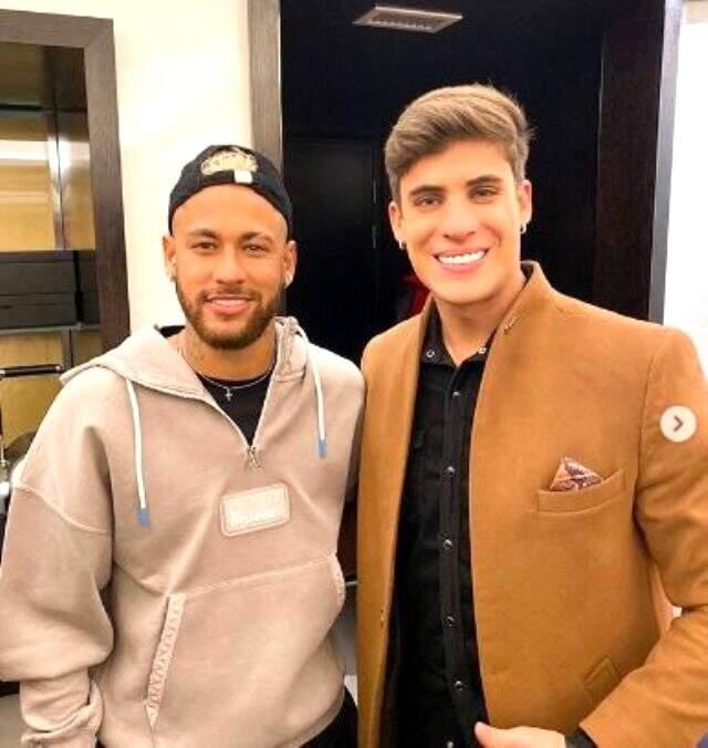 Neymar'ın annesi Nadine Gonçalves ile tartışan sevgilisi Tiago Ramos, cama yumruk atarak yaralandı