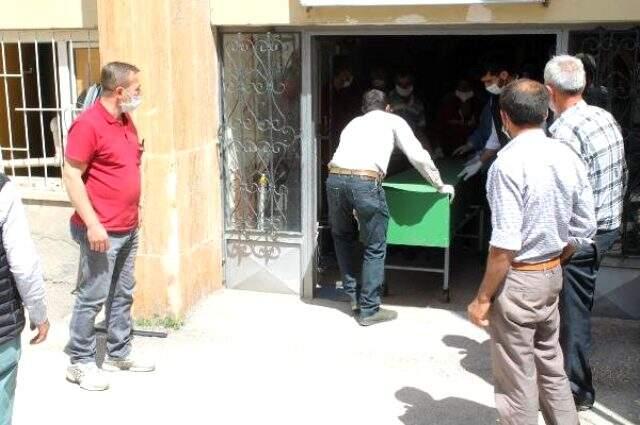 Vücuduna yapışan keneyi kendi çıkartan 2 çocuk babası hayatını kaybetti