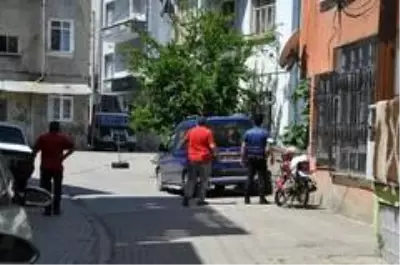 Samsun'da hareketli dakikalar! Aranan şahıs çatıdan çatıya uçtu ama polisten kaçamadı Samsun'da hareketli dakikalar! Aranan şahıs çatıdan çatıya uçtu ama polisten kaçamadı