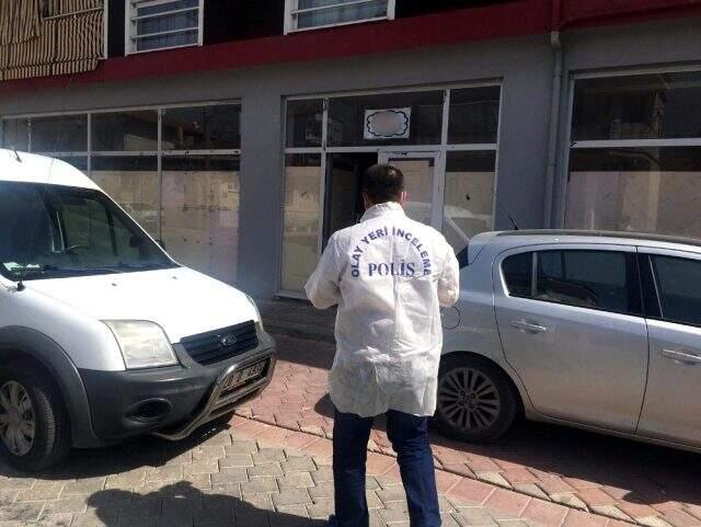 Eski eşinin iş yerinde giden adam, önce çalışanların telefonlarını topladı sonra eski eşini yaraladı