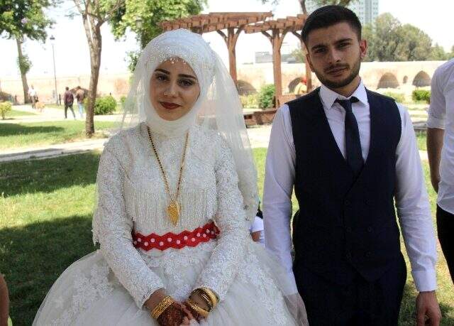 Fotoğraf çektirmek isteyen gelin ve damada hırsızlık şoku Fotoğraf çektirmek isteyen gelin ve damada hırsızlık şoku