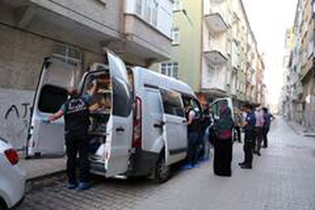 İstediği kızı ailesi vermeyen genç, arkadaşlarıyla birlikte kızın evini bastı İstediği kızı ailesi vermeyen genç, arkadaşlarıyla birlikte kızın evini bastı