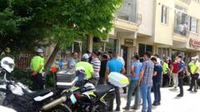 Polis memuru otomobilinde ölü bulundu Polis memuru otomobilinde ölü bulundu