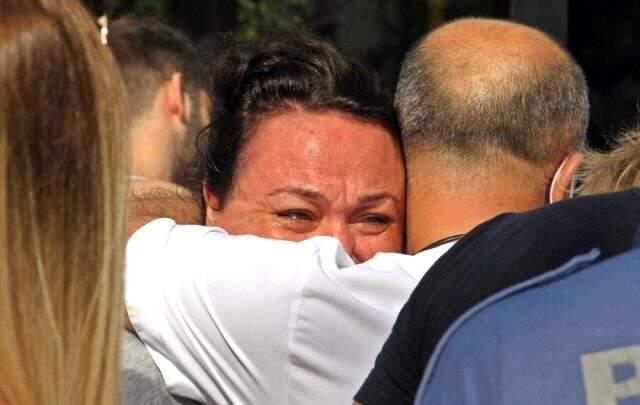 Çarpıştığı sürücüyü kanlar içerisinde gören genç kadın gözyaşlarına boğuldu