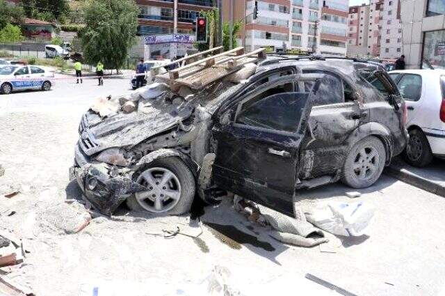 Freni boşalan kamyonun bilançosu ağır oldu: 1 ölü, 3 yaralı Freni boşalan kamyonun bilançosu ağır oldu: 1 ölü, 3 yaralı