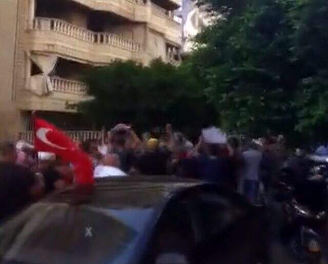 Lübnan'da Türkiye'ye hakaret eden televizyon kanalı protesto edildi