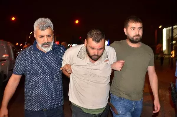 Sürücüsünün polise çarpıp kaçtığı otomobilden 16 kilo esrar çıktı