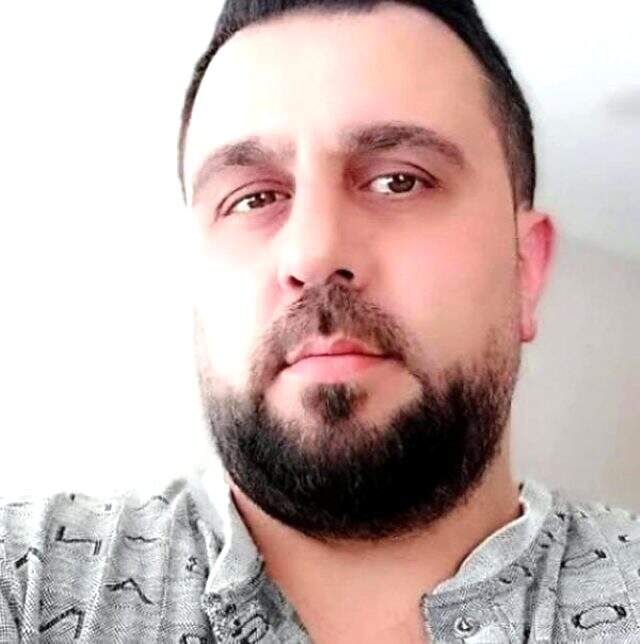Boşanma davası açan eşini, boğazını keserek öldürdü Boşanma davası açan eşini, boğazını keserek öldürdü